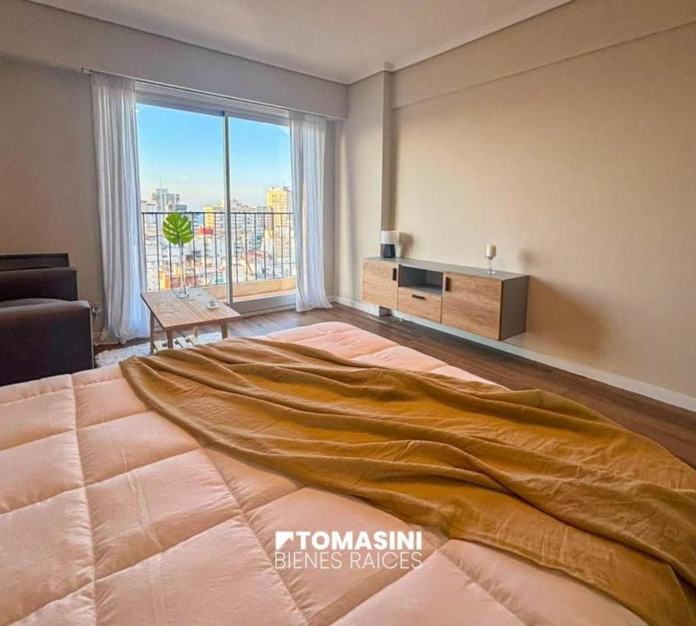 STUDIO APARTMENT WITH A PROJECTING BALCONY