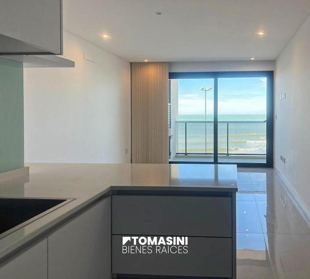 3-ROOM APARTMENT FACING THE STREET WITH A VIEW OF THE OCEAN