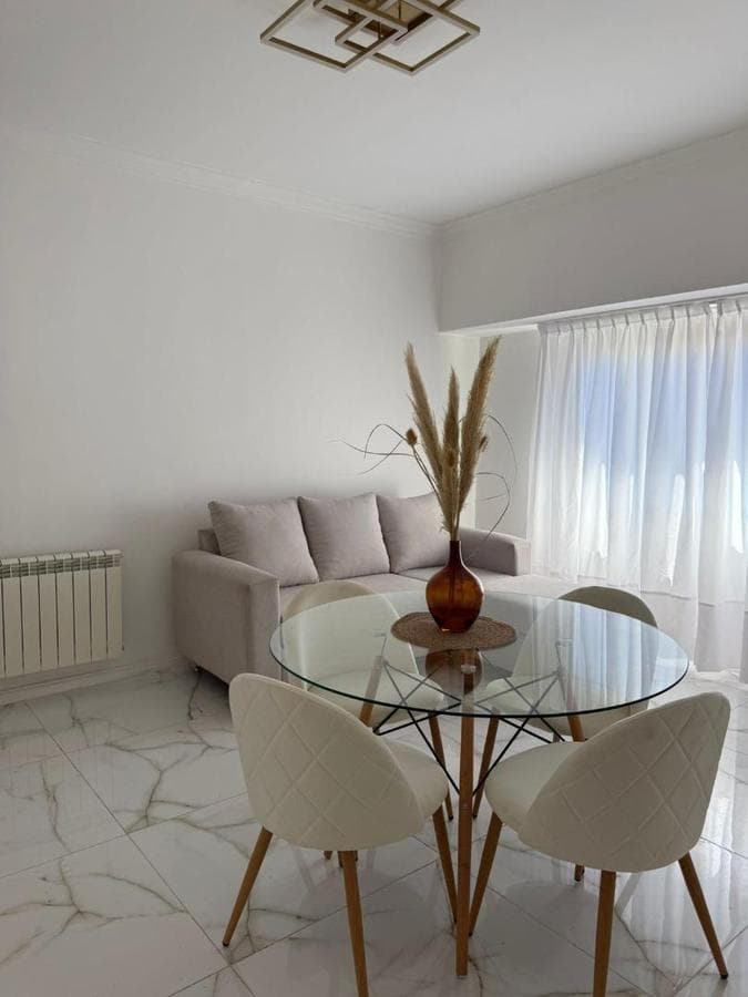 3-ROOM APARTMENT FACING THE STREET WITH A LARGE WINDOW