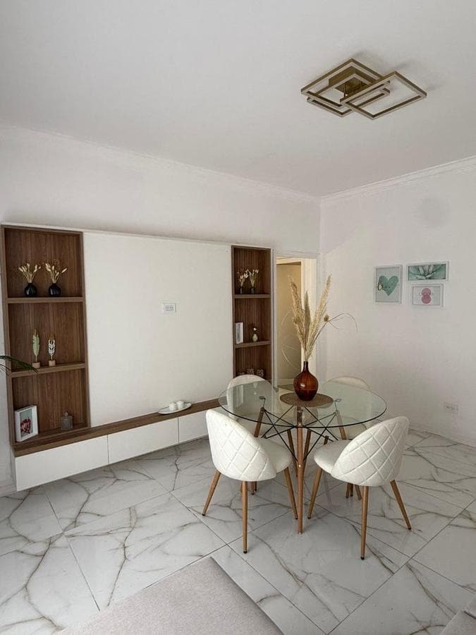 3-ROOM APARTMENT FACING THE STREET WITH A LARGE WINDOW