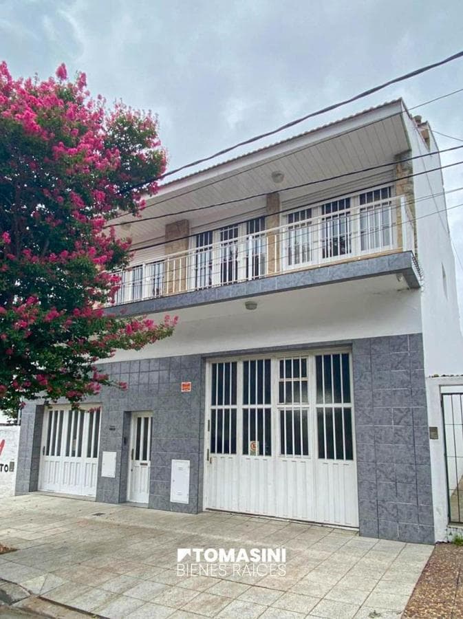 4-room villa with a barbecue area, commercial space, and park