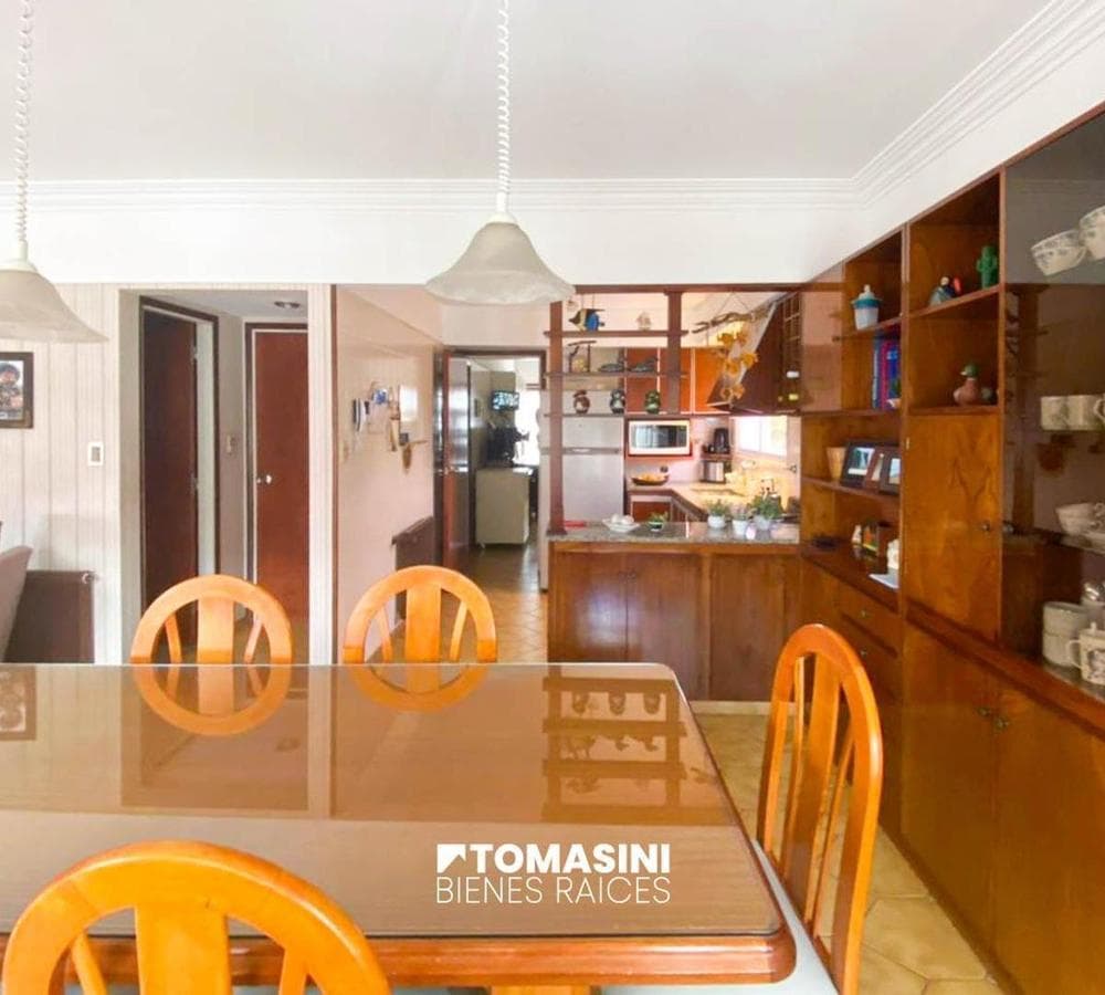 4-room villa with a barbecue area, commercial space, and park