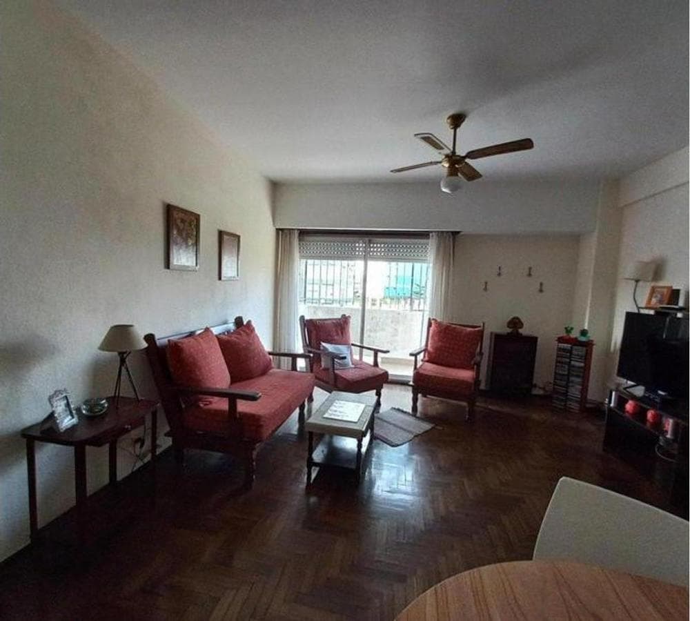 THREE-ROOM APARTMENT WITH A BALCONY FACING THE STREET