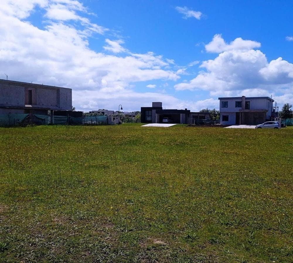 LAND IN THE DEVELOPER PARK NEIGHBORHOOD, BIO 2 SECTOR