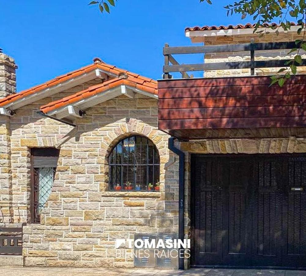 4-ROOM VILLA WITH GARAGE, BARBECUE, AND APARTMENT