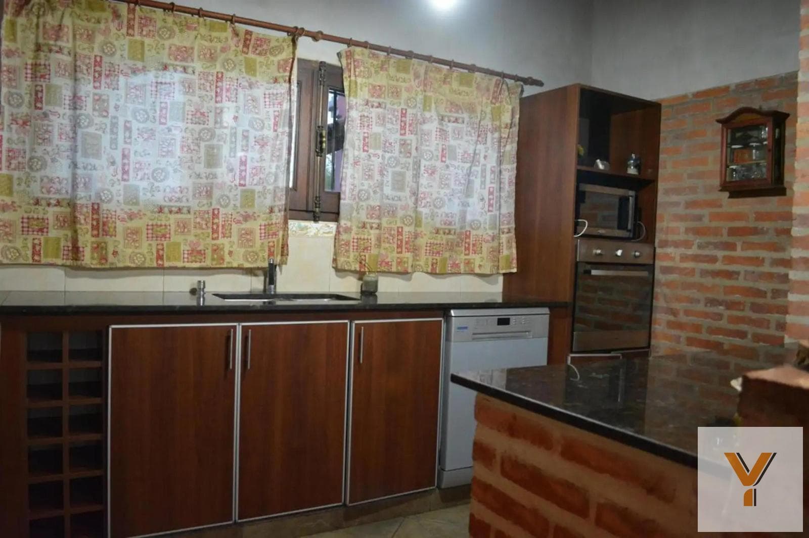 House for Sale - 4 Bedrooms, 3 Bathrooms - 1,000 m - La Plata