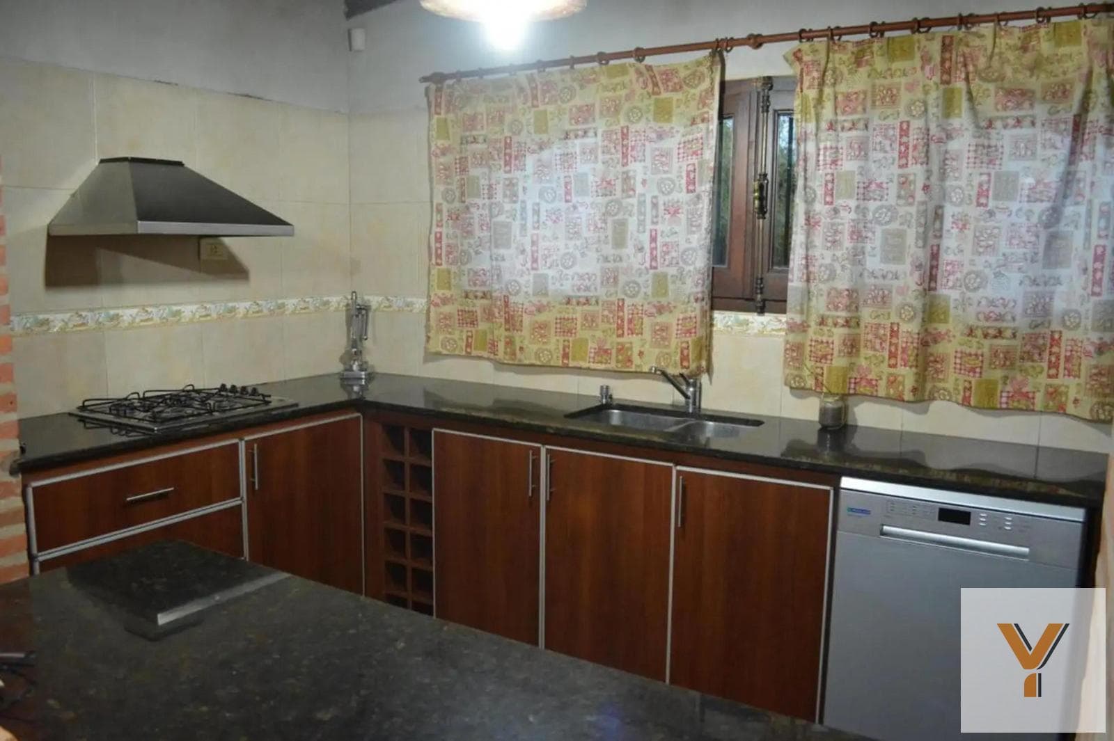 House for Sale - 4 Bedrooms, 3 Bathrooms - 1,000 m - La Plata