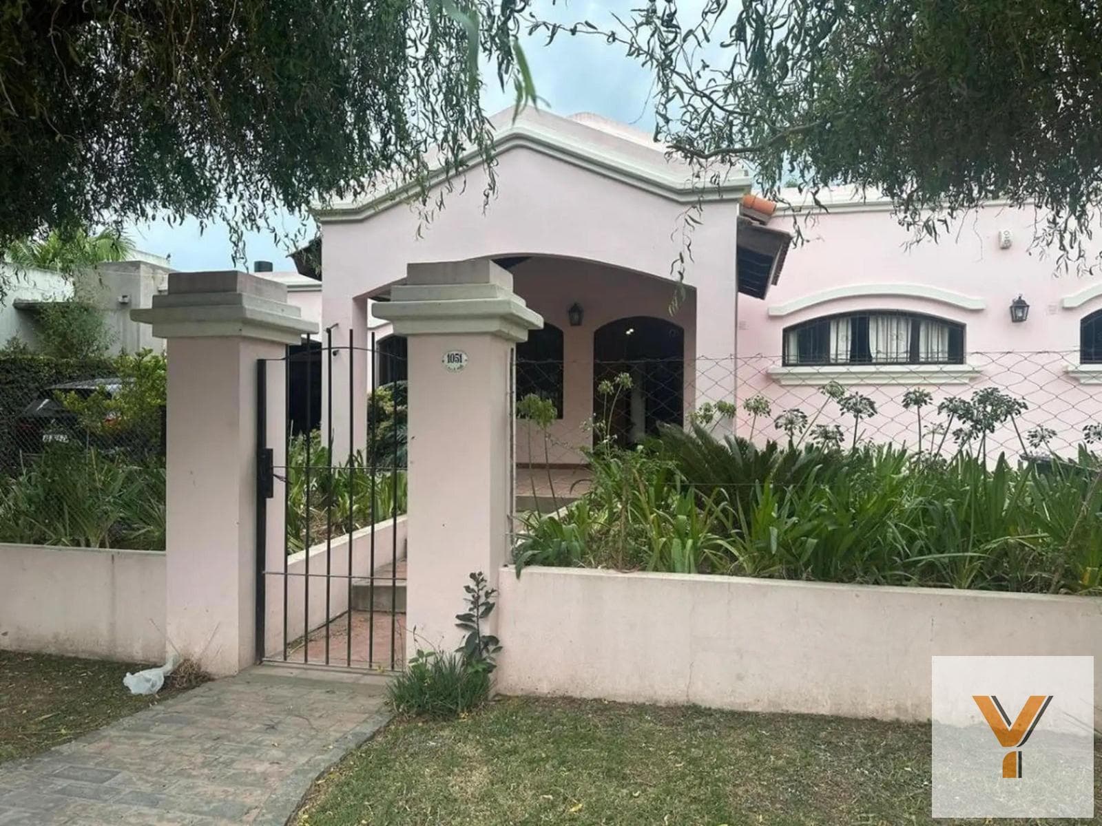 House for Sale - 4 Bedrooms, 3 Bathrooms - 1,000 m - La Plata