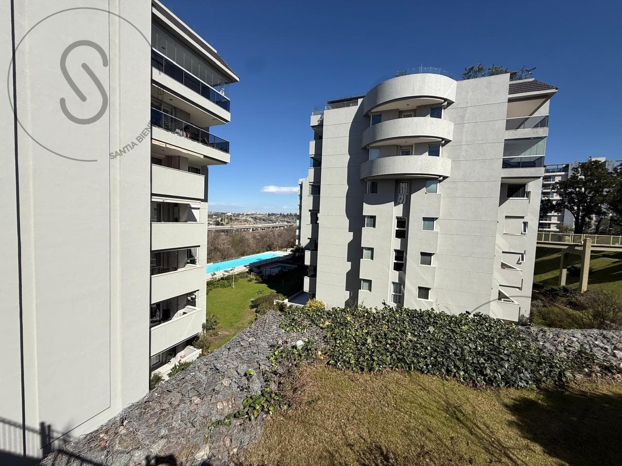 2-BEDROOM APARTMENT FOR RENT IN CHATEAU VILLAGE