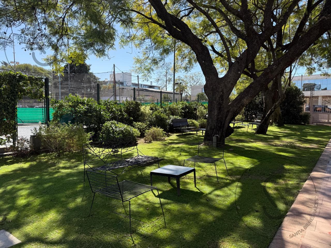 2-BEDROOM APARTMENT FOR RENT IN CHATEAU VILLAGE