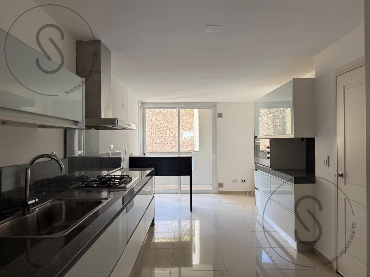 2-BEDROOM APARTMENT FOR RENT IN CHATEAU VILLAGE