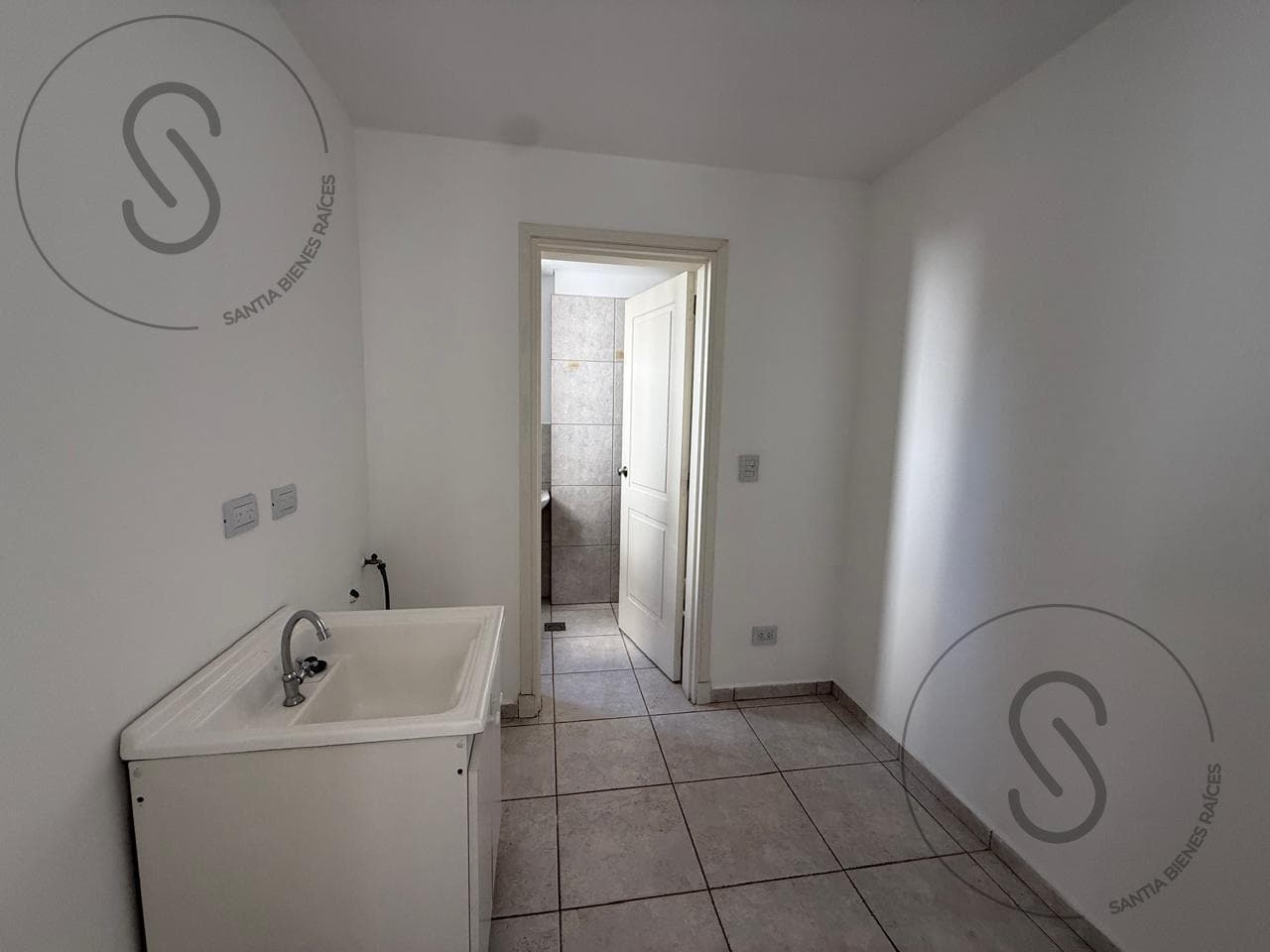 2-BEDROOM APARTMENT FOR RENT IN CHATEAU VILLAGE