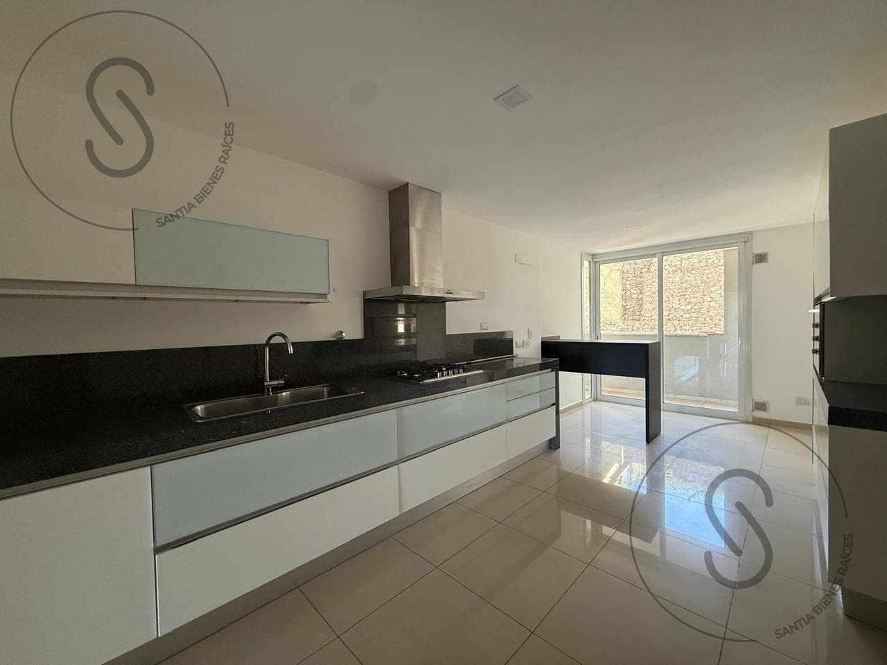 2-BEDROOM APARTMENT FOR RENT IN CHATEAU VILLAGE