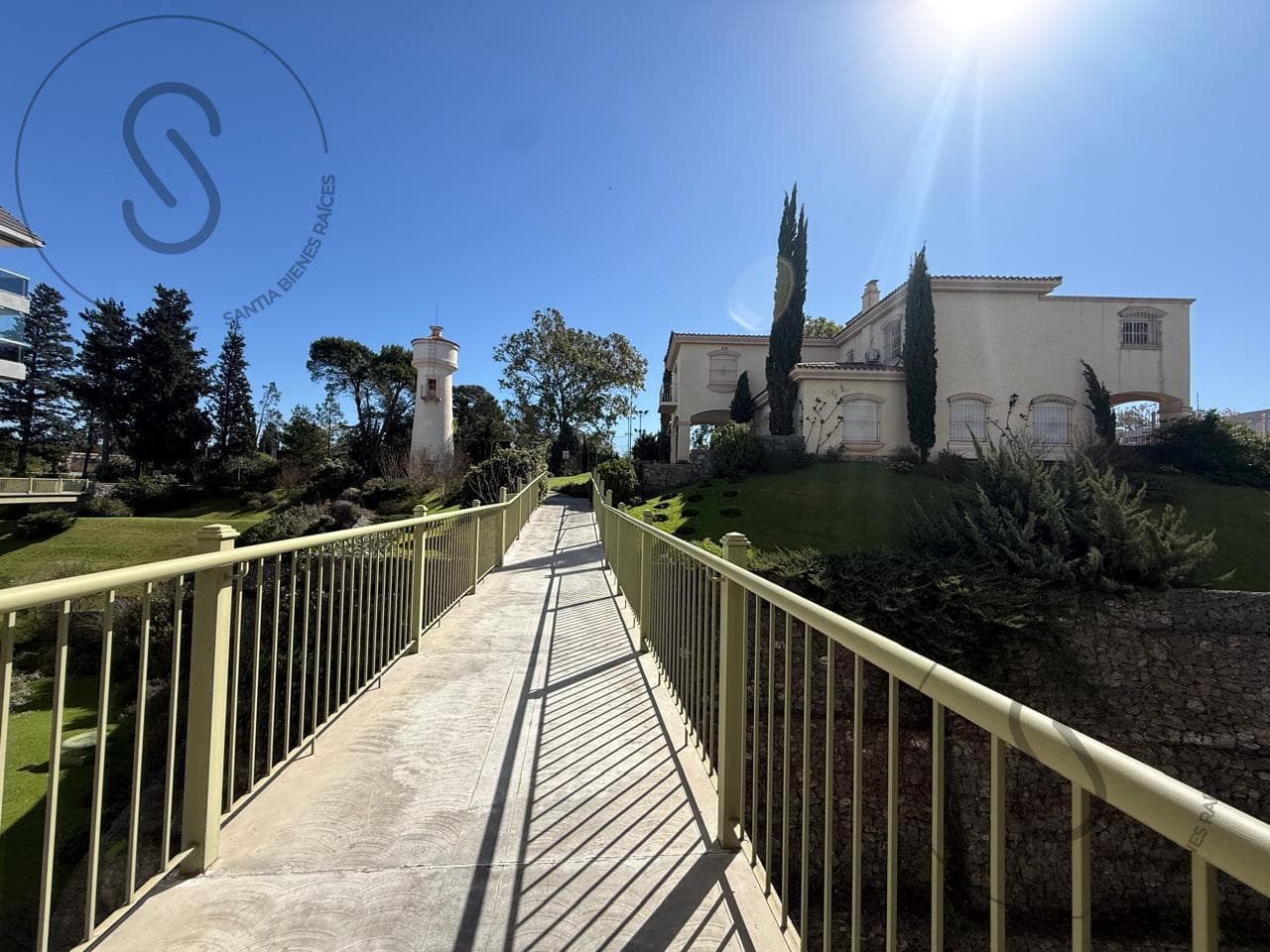 2-BEDROOM APARTMENT FOR RENT IN CHATEAU VILLAGE