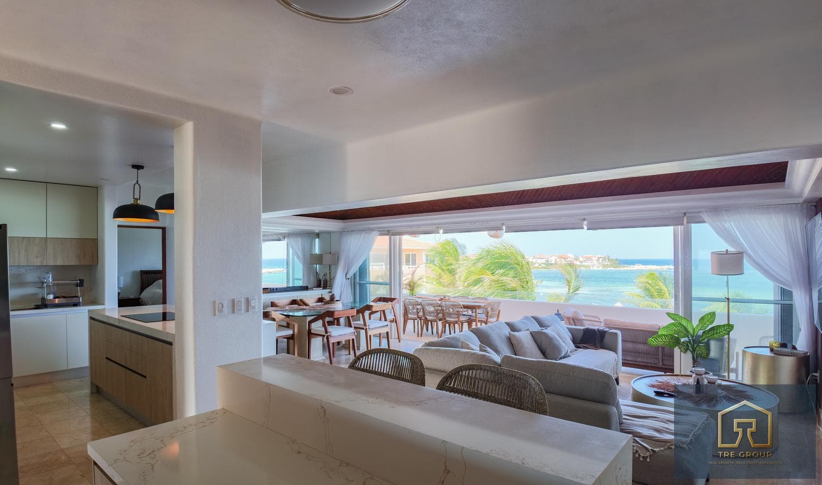 Spectacular 3-bedroom oceanfront penthouse