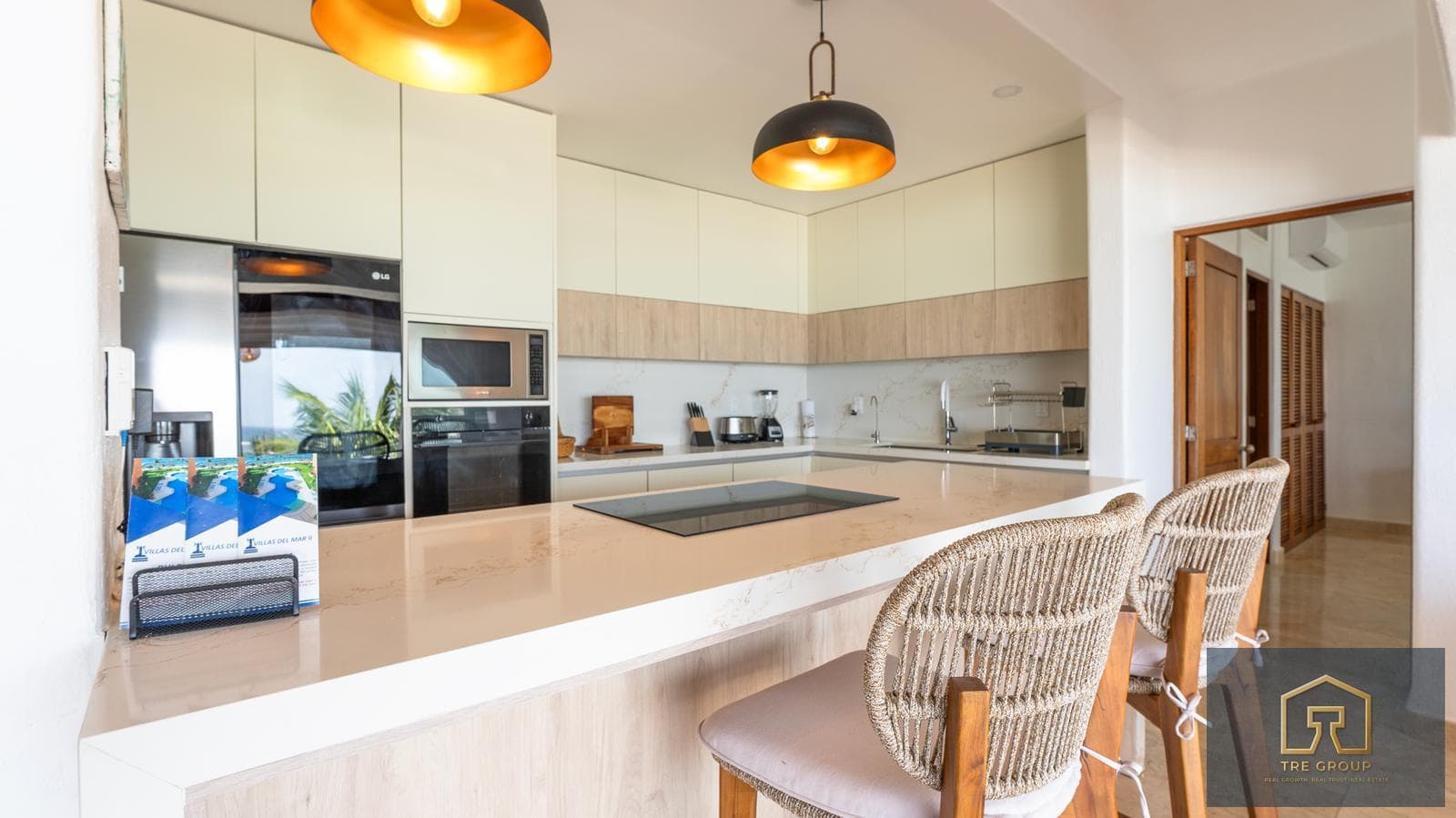 Spectacular 3-bedroom oceanfront penthouse