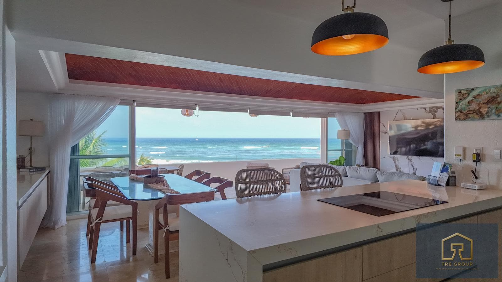 Spectacular 3-bedroom oceanfront penthouse