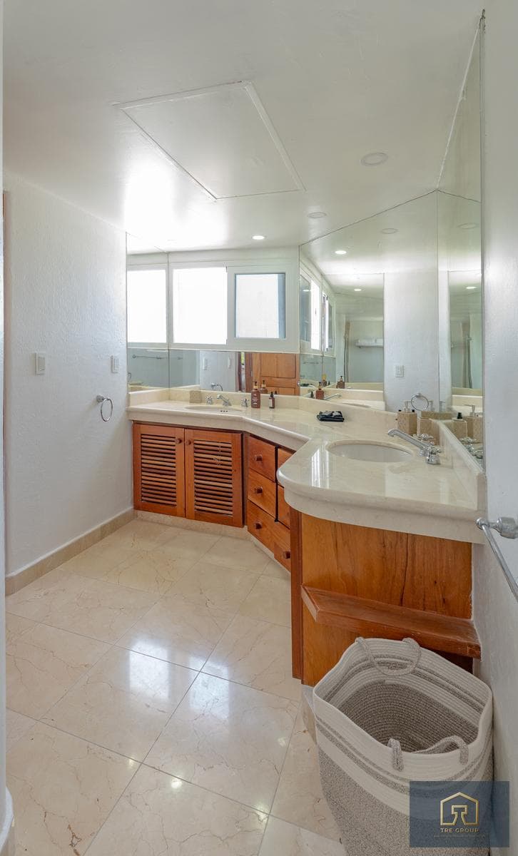 Spectacular 3-bedroom oceanfront penthouse