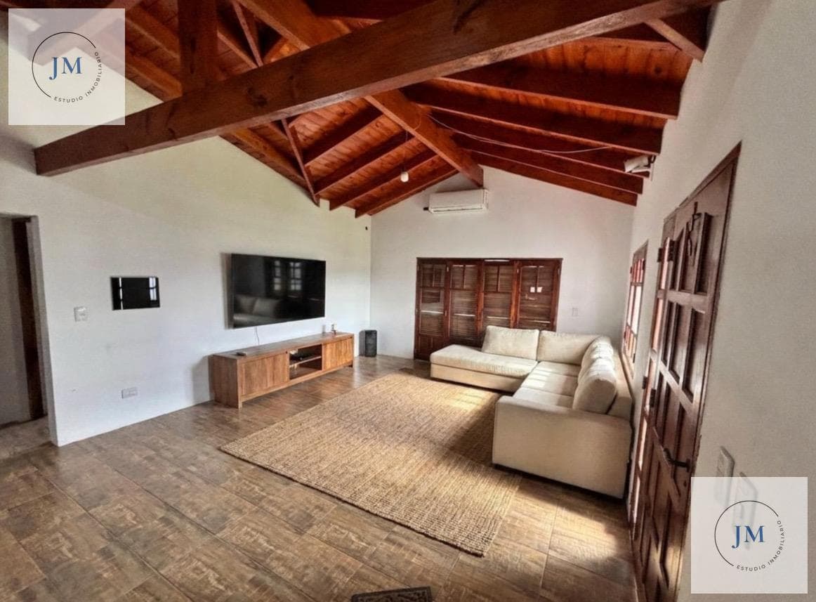 House in Ingeniero Maschwitz, Semi-Gated Neighborhood