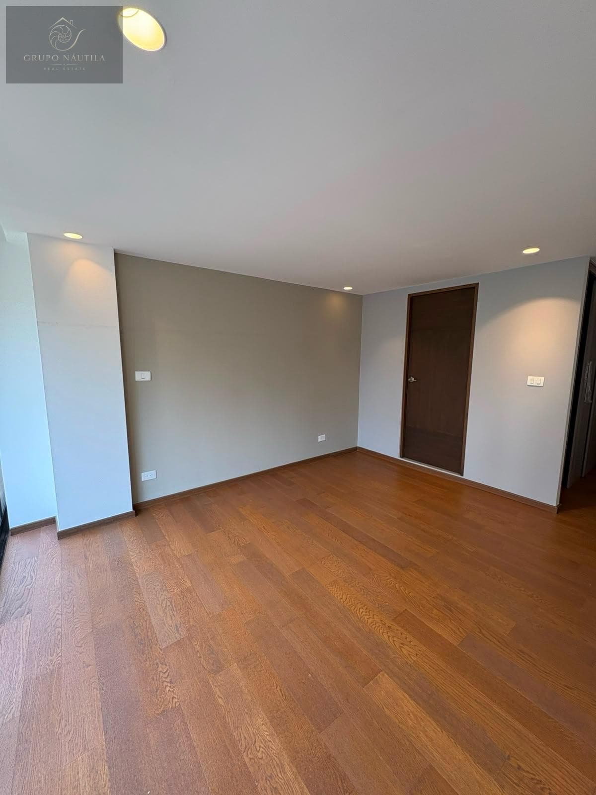 Apartment - Del Valle