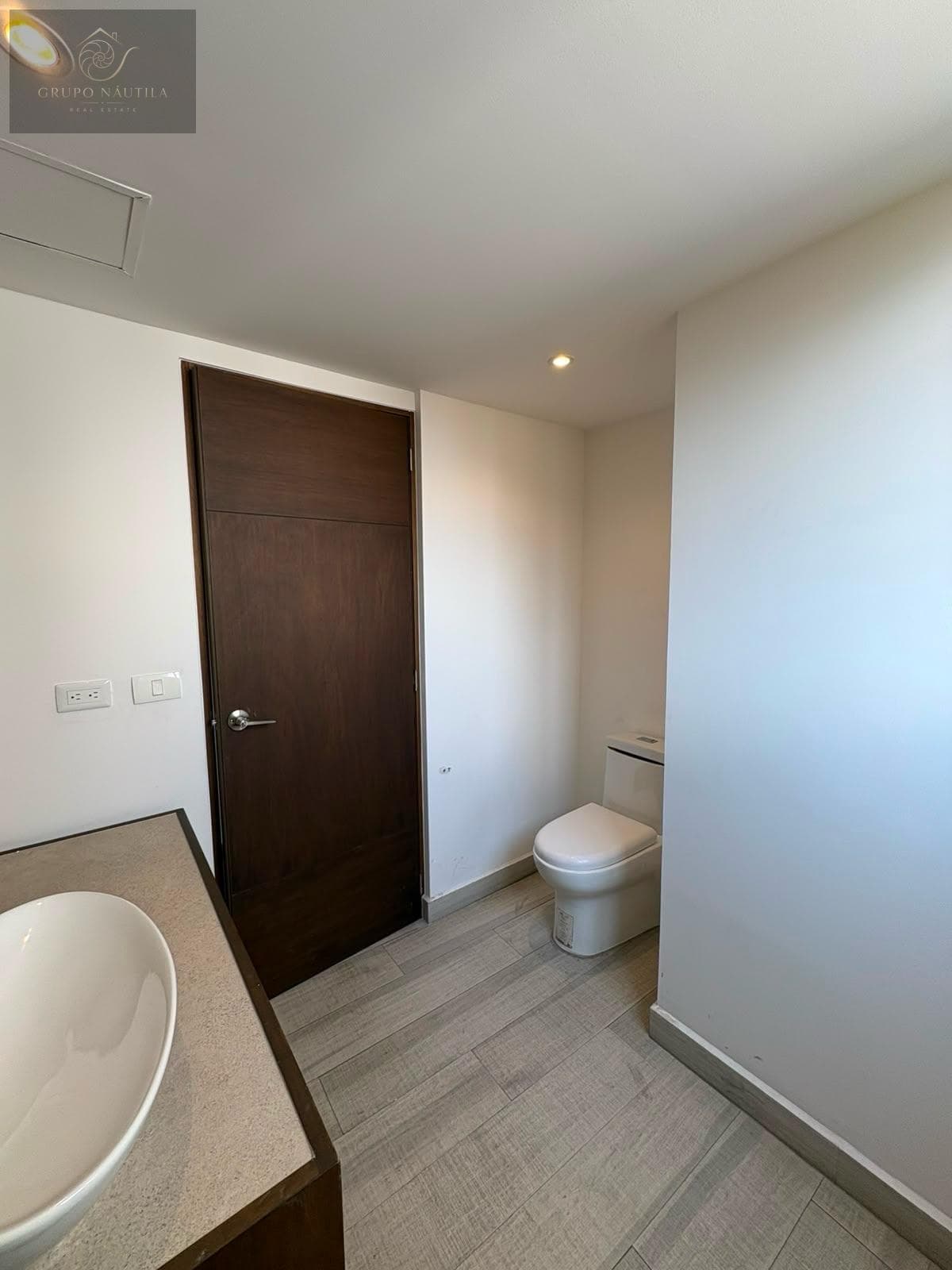 Apartment - Del Valle