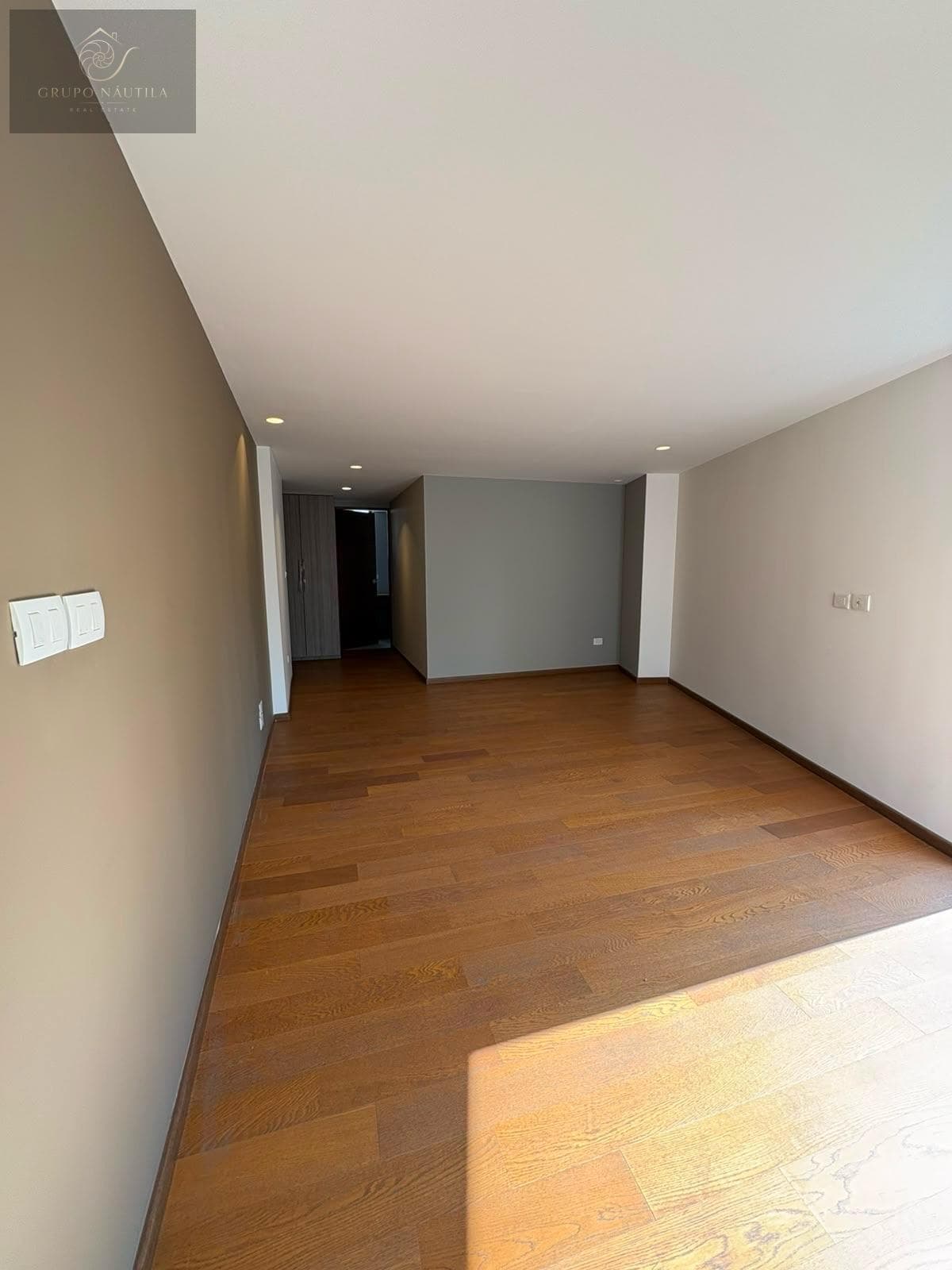 Apartment - Del Valle