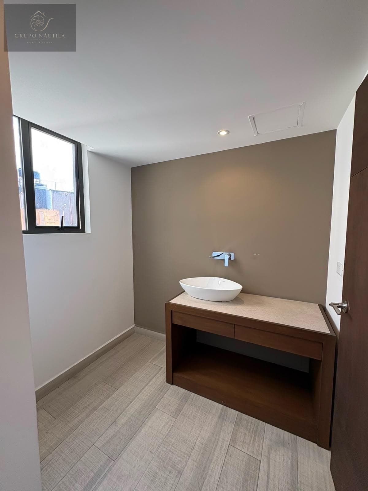 Apartment - Del Valle