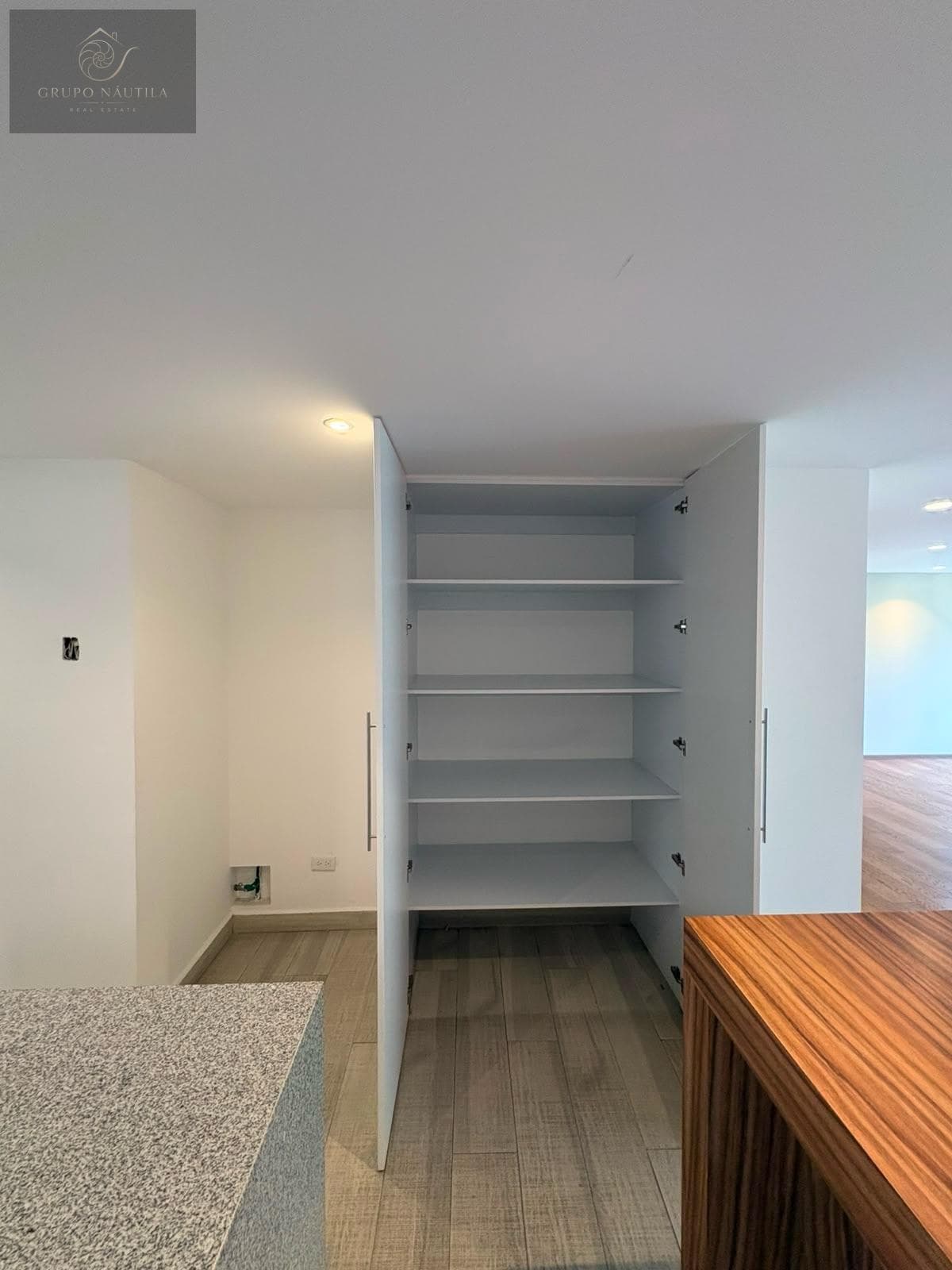 Apartment - Del Valle