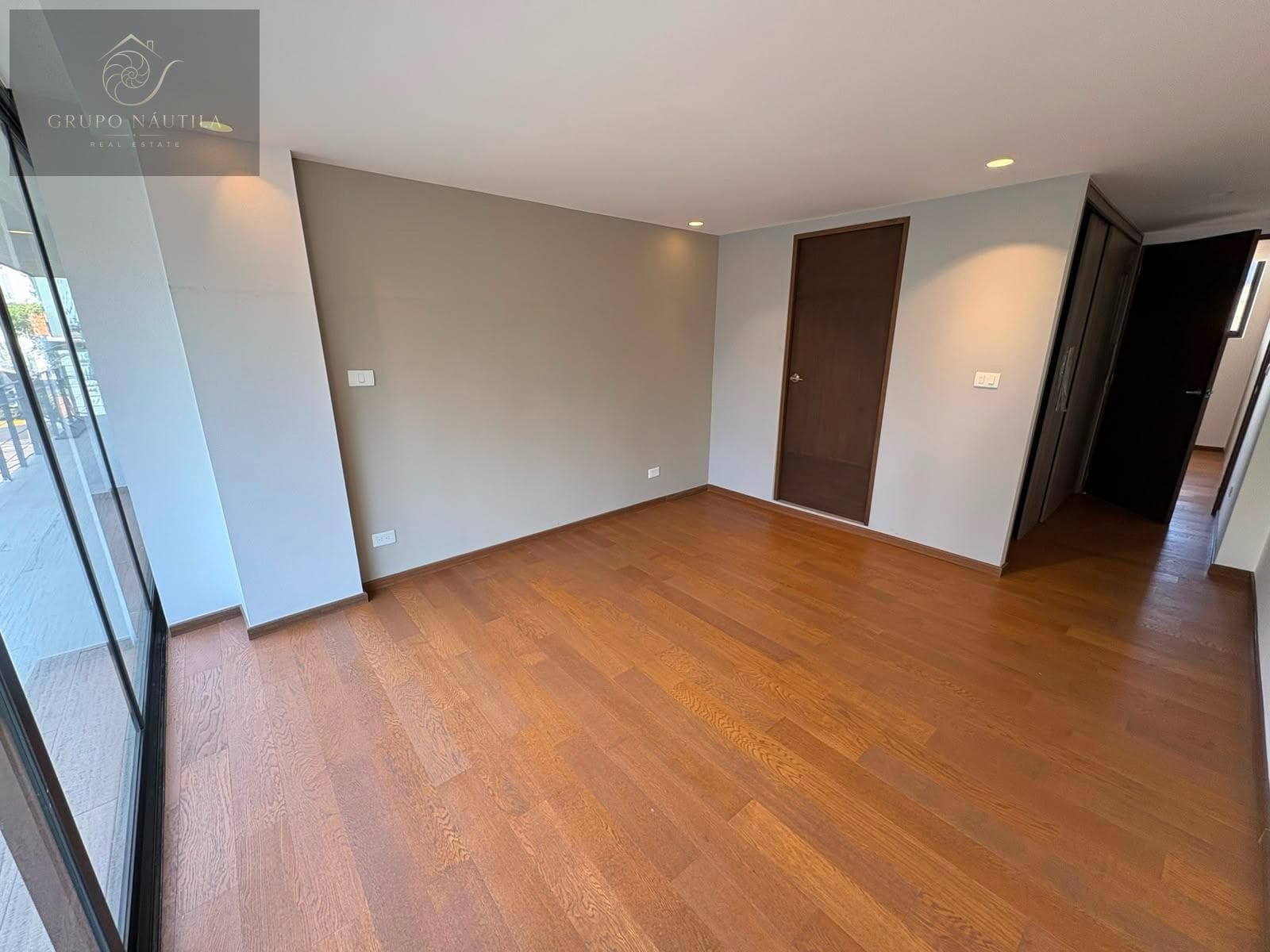 Apartment - Del Valle