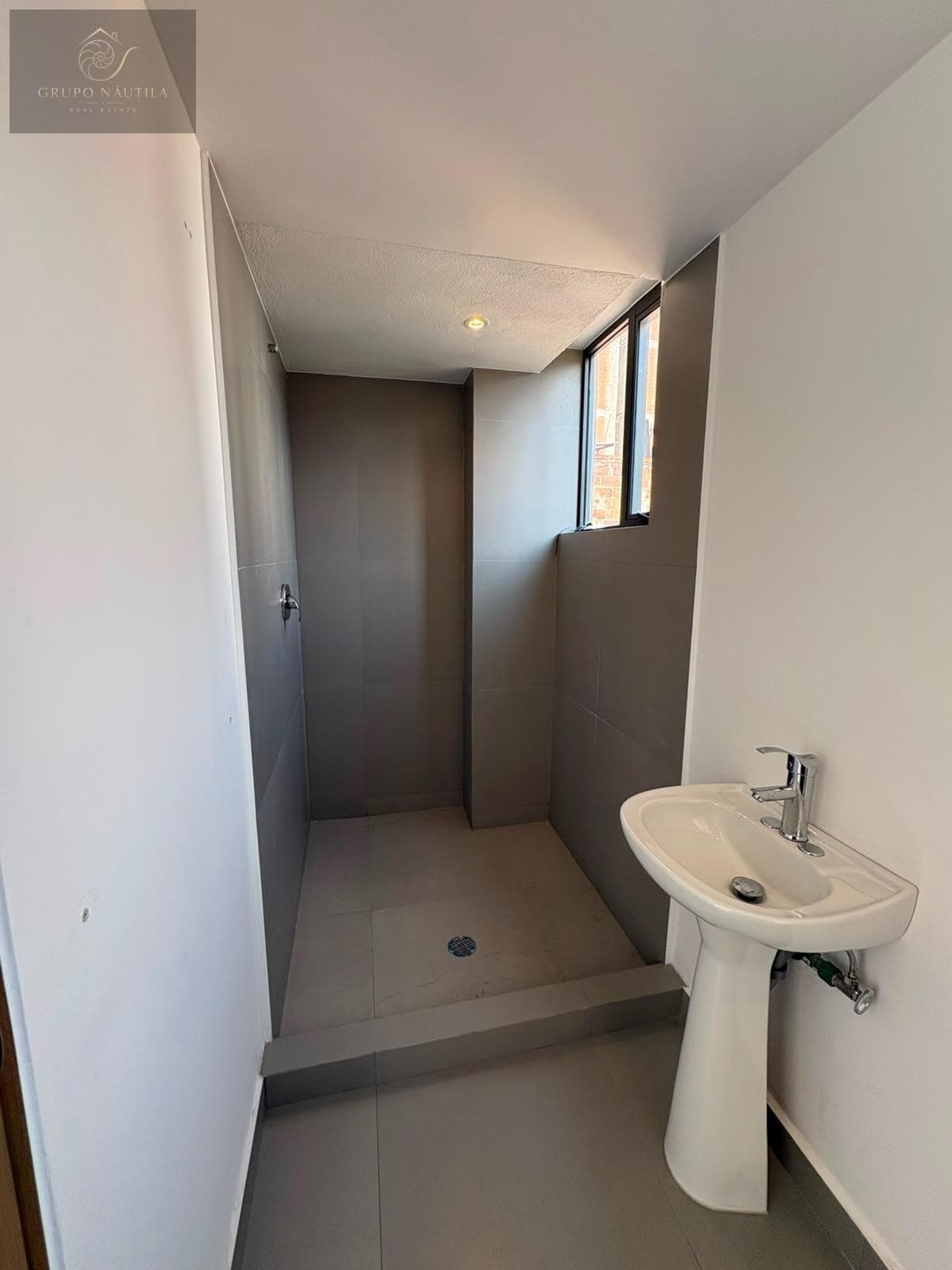 Apartment - Del Valle