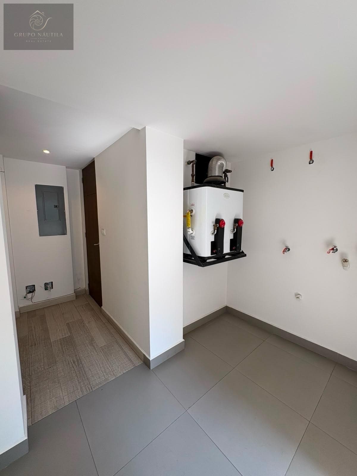 Apartment - Del Valle