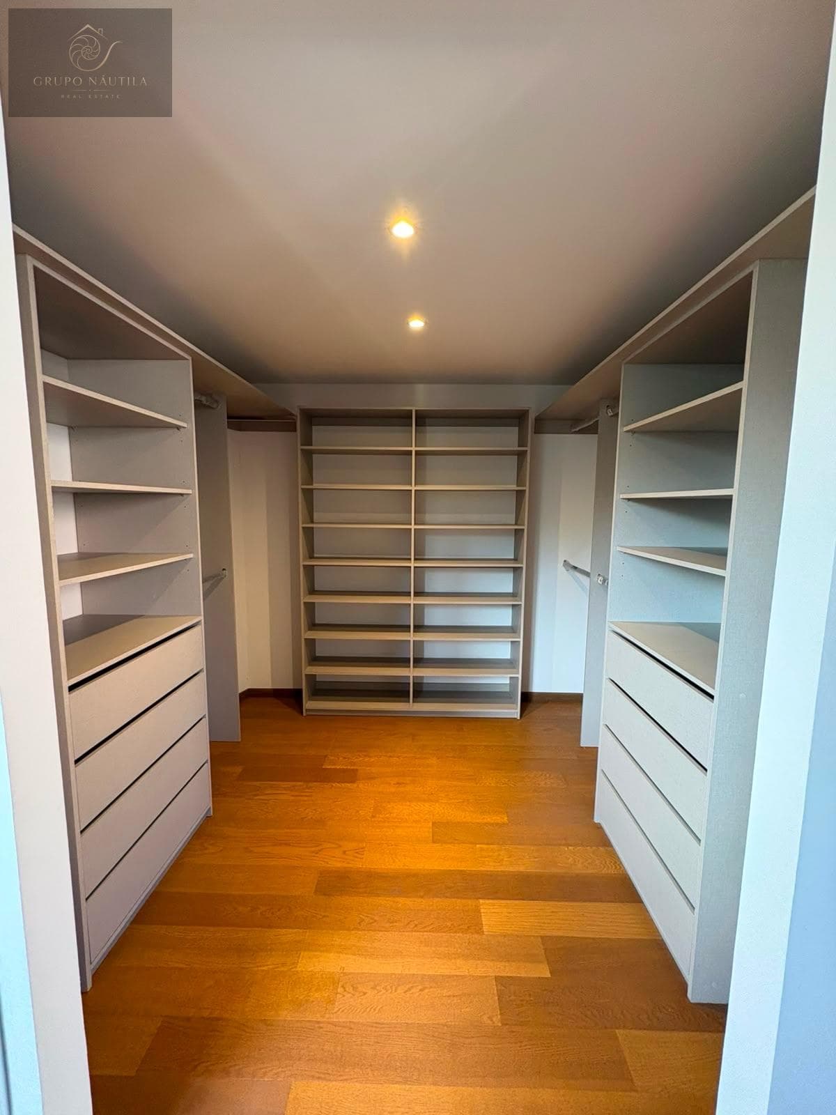 Apartment - Del Valle