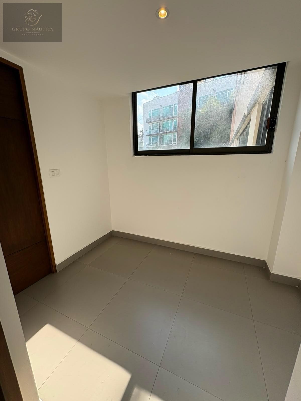Apartment - Del Valle