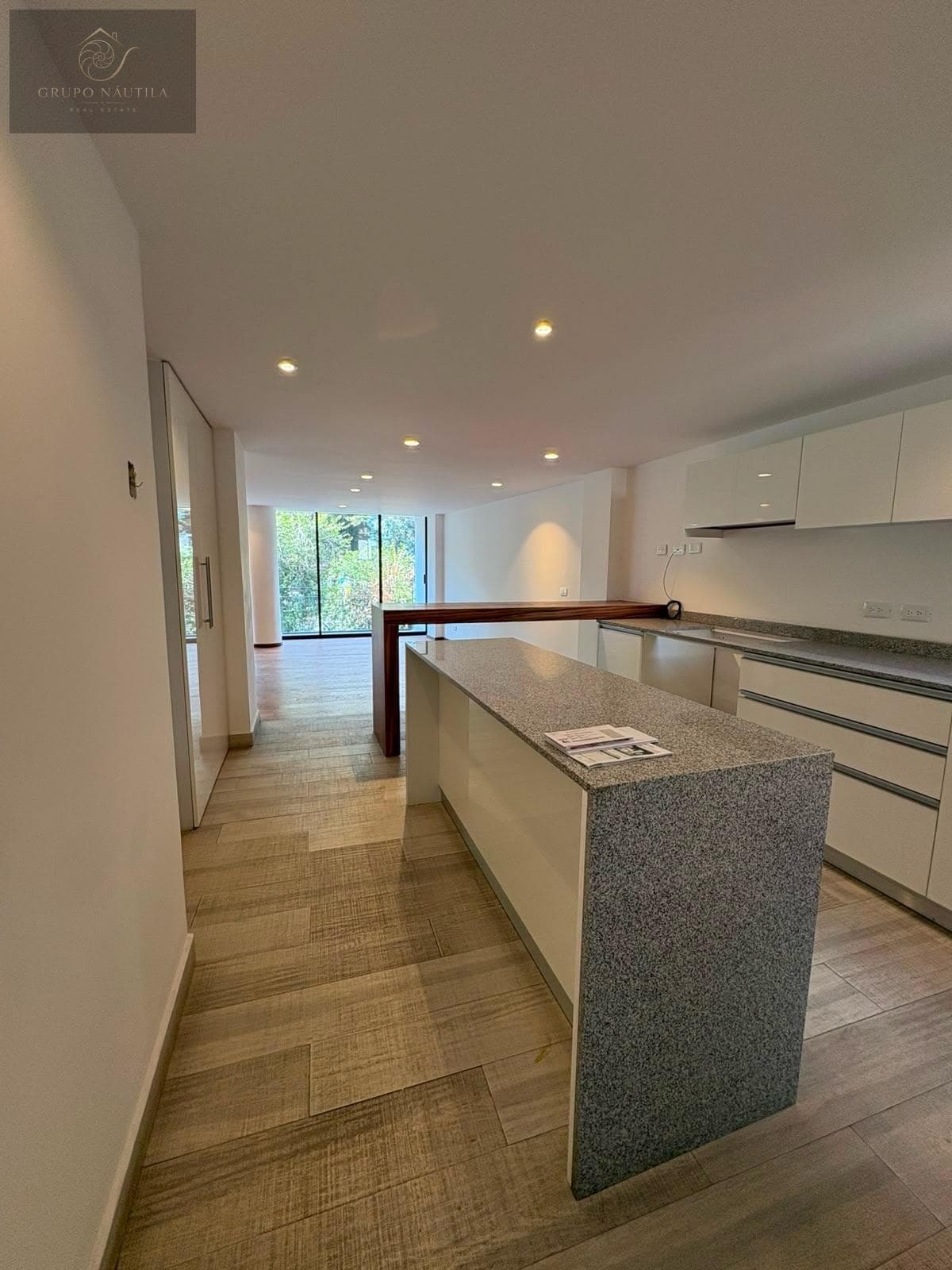 Apartment - Del Valle