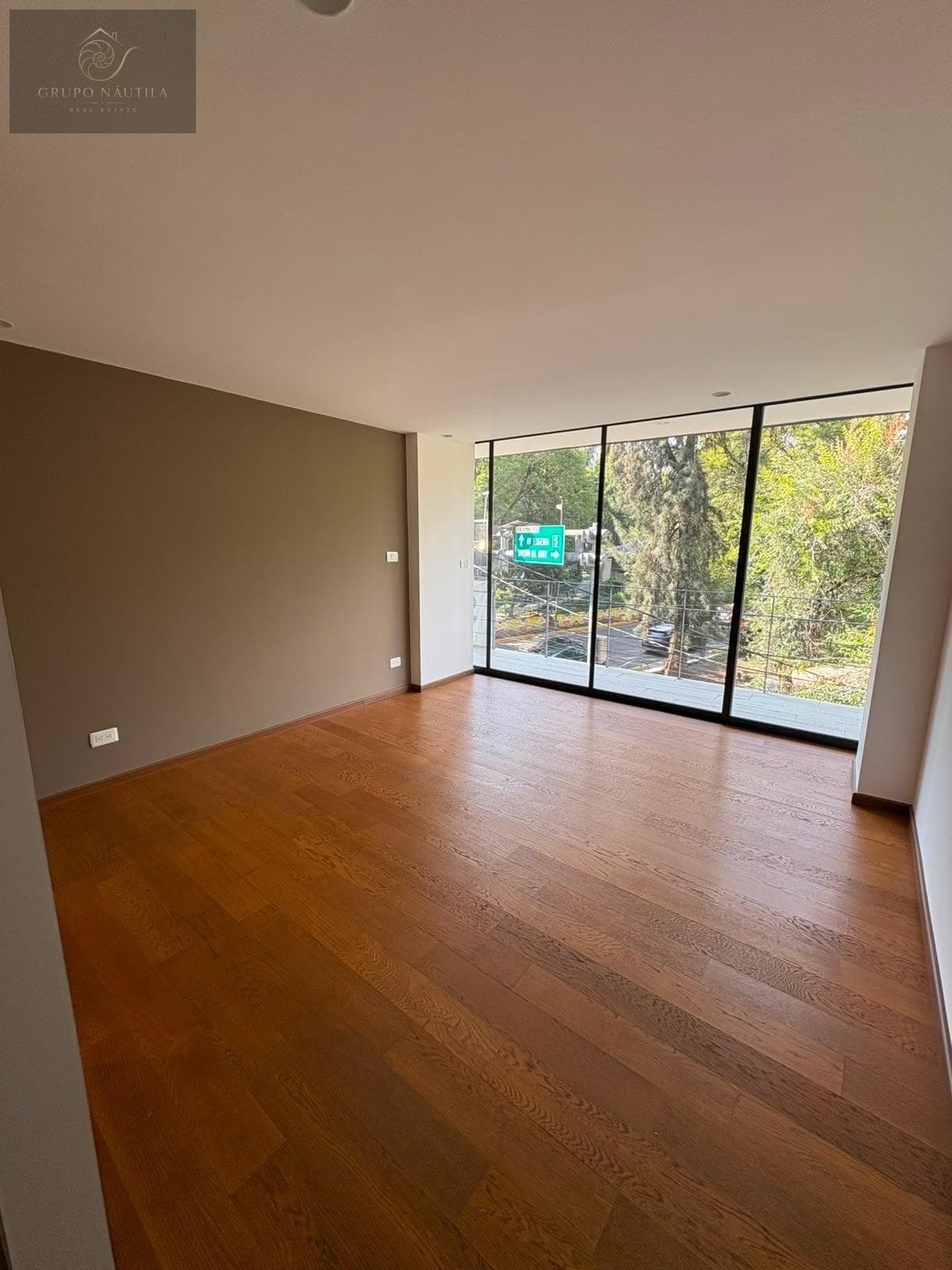 Apartment - Del Valle