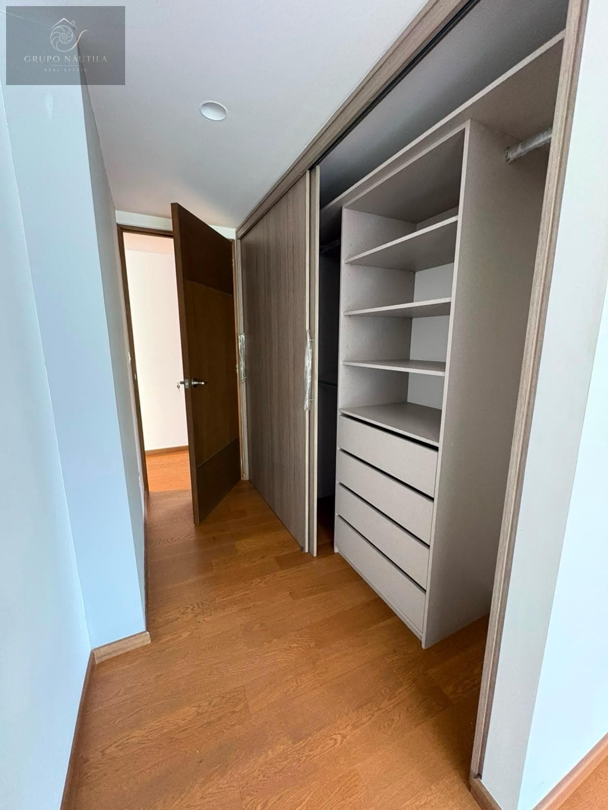 Apartment - Del Valle