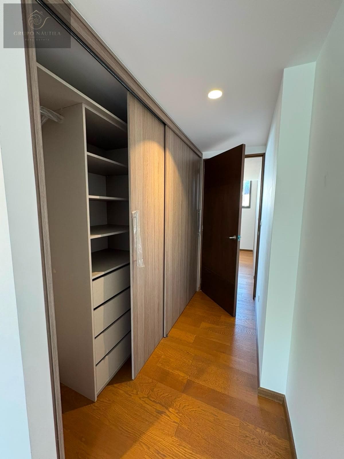 Apartment - Del Valle