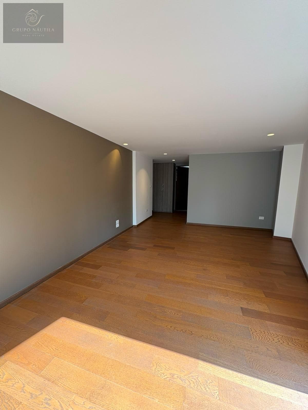 Apartment - Del Valle
