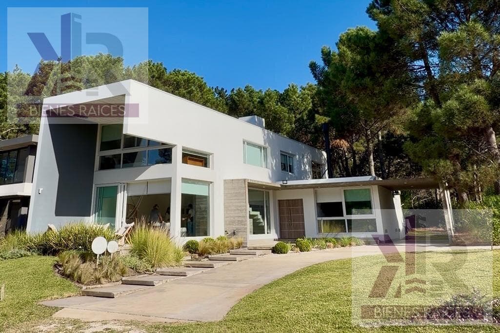 House in Costa Del Este