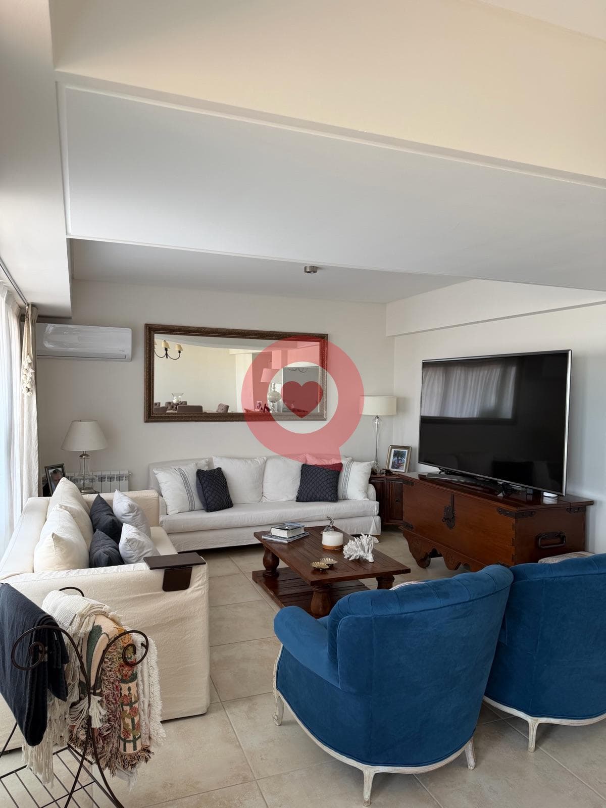 Exclusive 11th-floor apartment · 3 bedrooms (1 en suite) · 148 m² · 2 parking spaces — Los Teros Building, Neuquén City