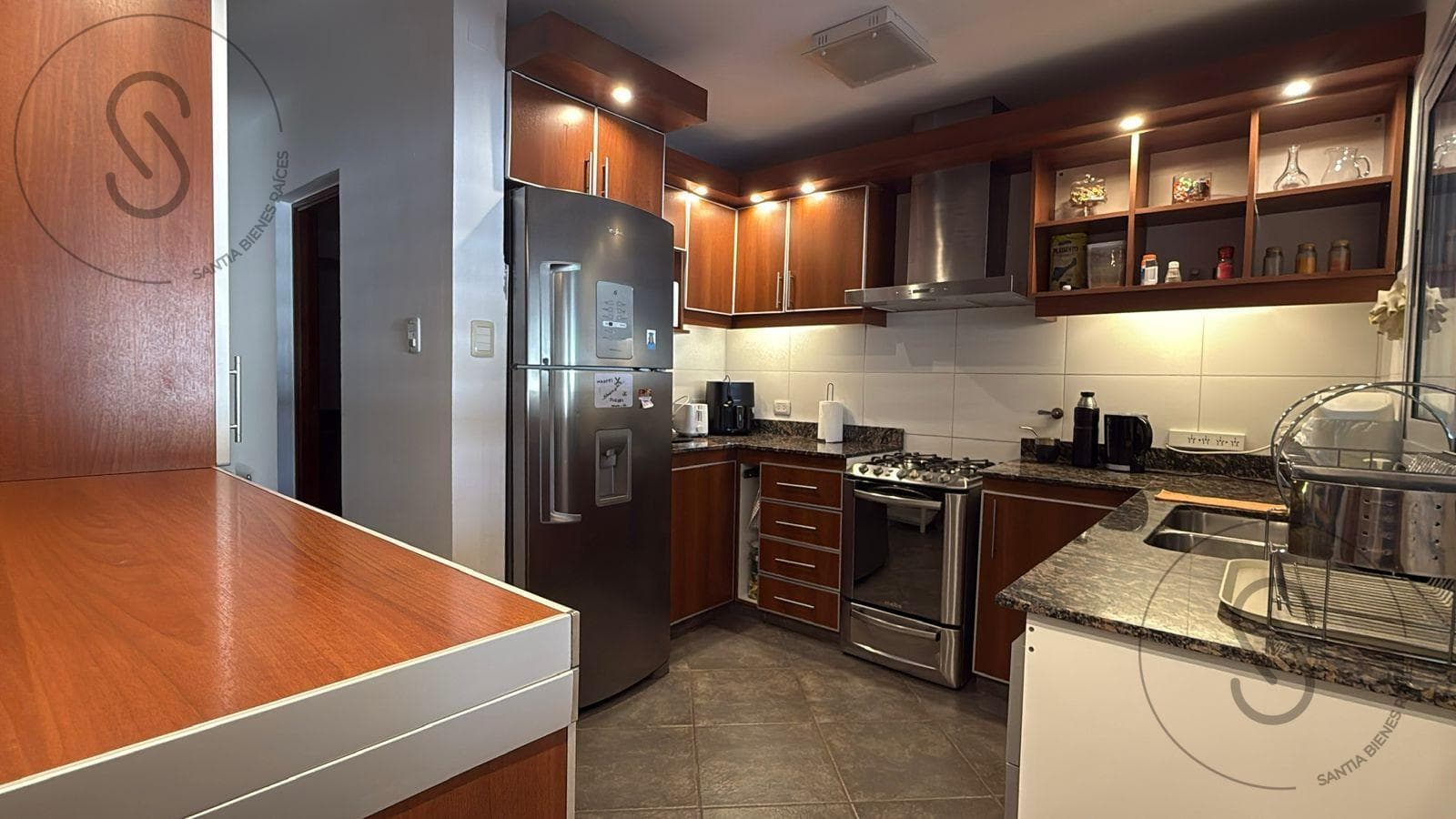 3-Bedroom Duplex House with Patio in Arguello