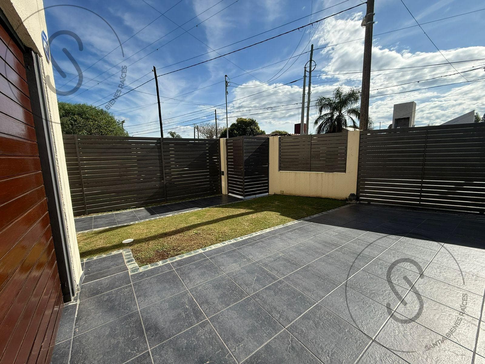 3-Bedroom Duplex House with Patio in Arguello