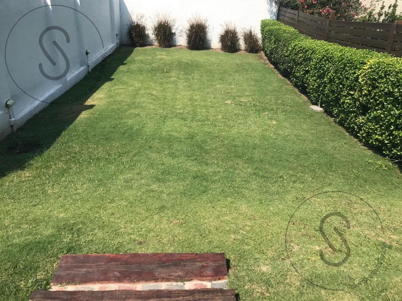 3-Bedroom Duplex House with Patio in Arguello