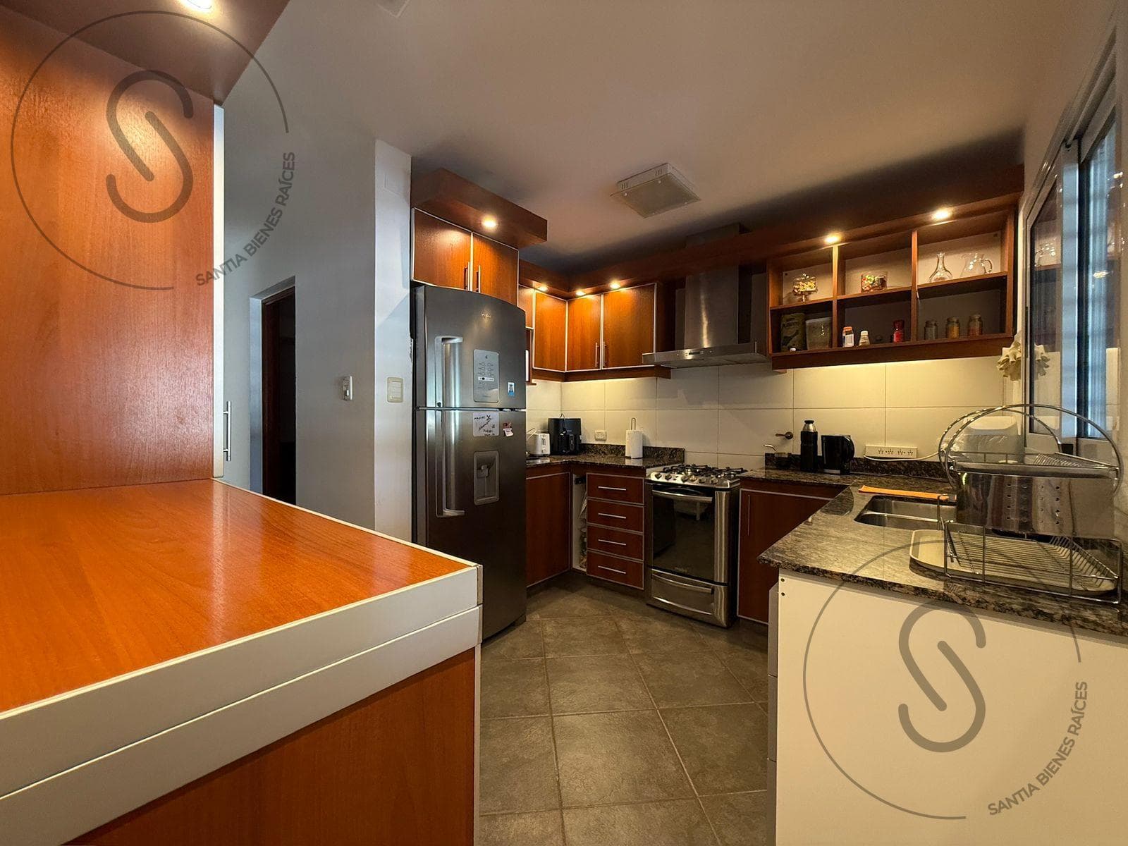 3-Bedroom Duplex House with Patio in Arguello