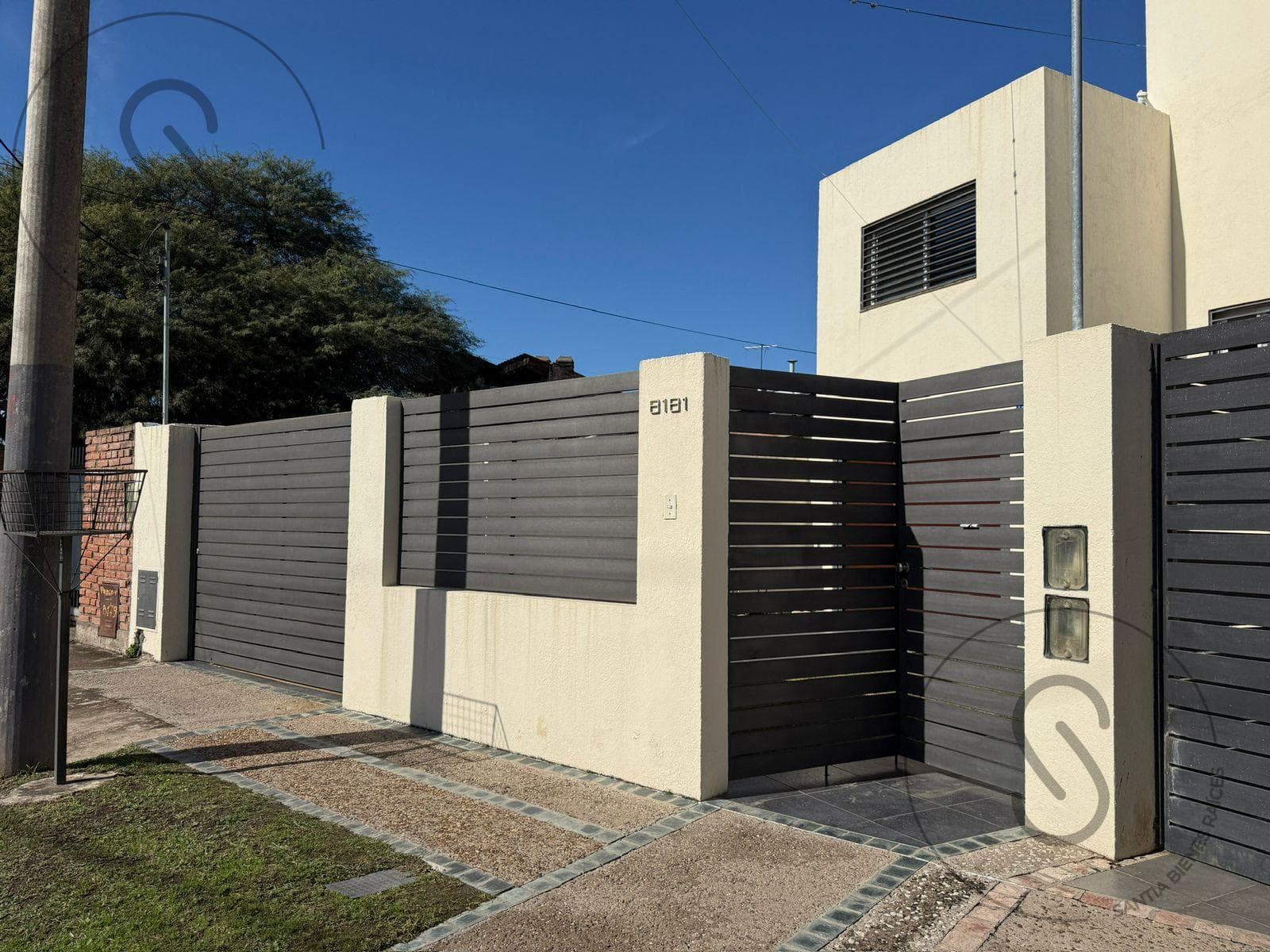 3-Bedroom Duplex House with Patio in Arguello