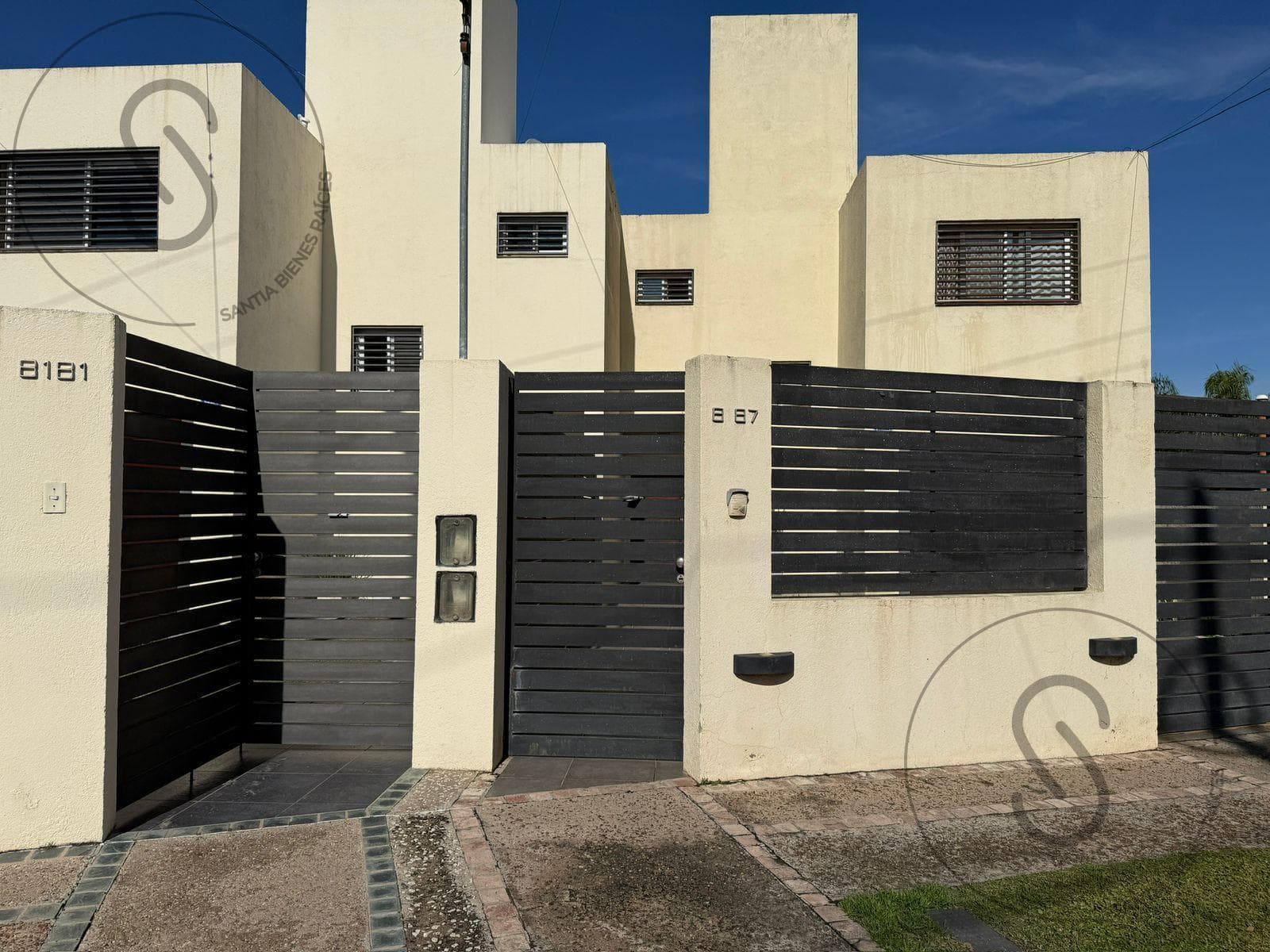 3-Bedroom Duplex House with Patio in Arguello
