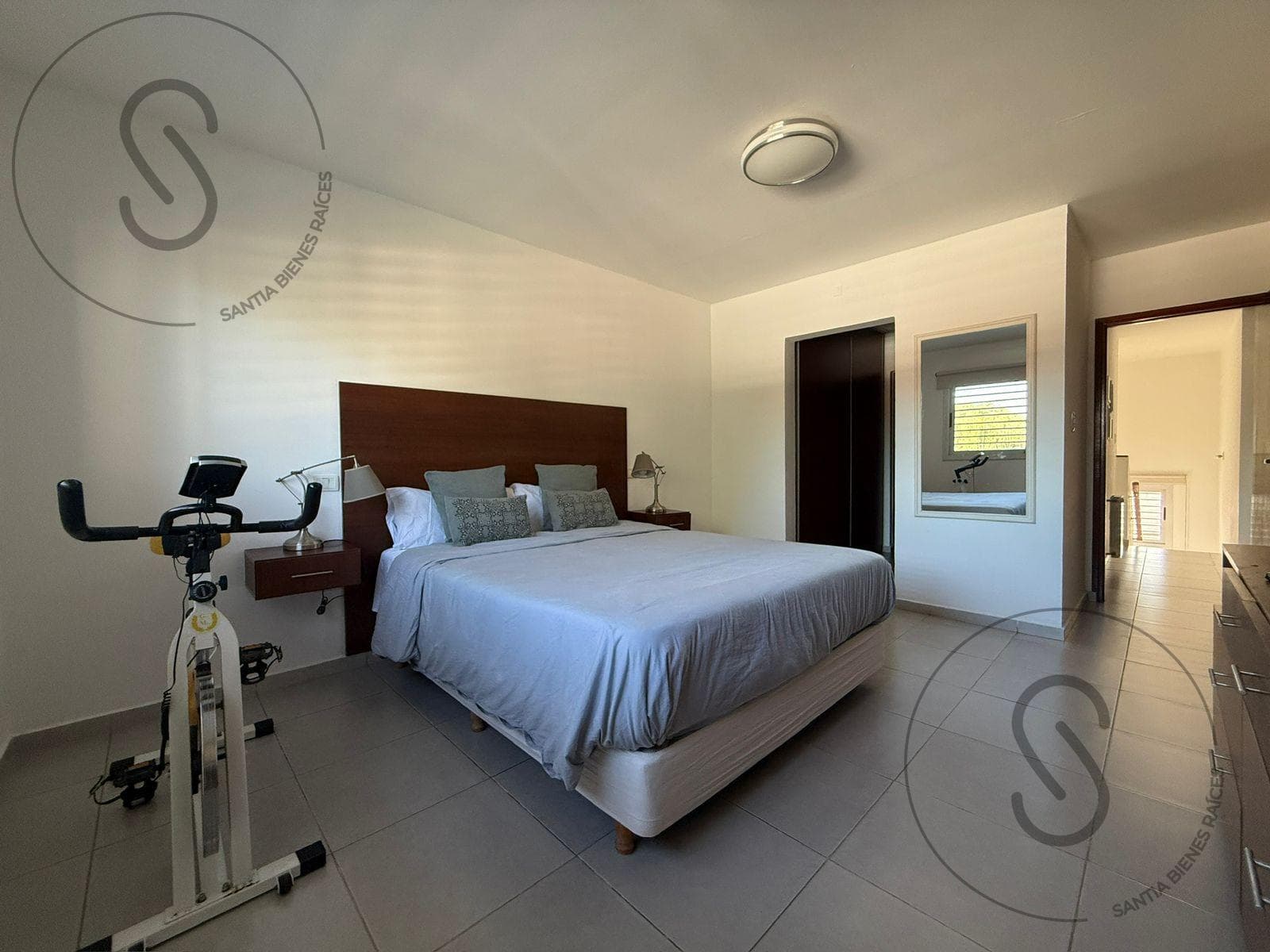 3-Bedroom Duplex House with Patio in Arguello
