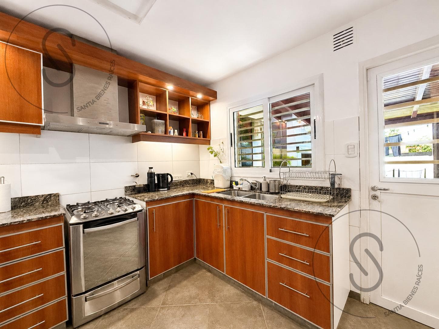 3-Bedroom Duplex House with Patio in Arguello