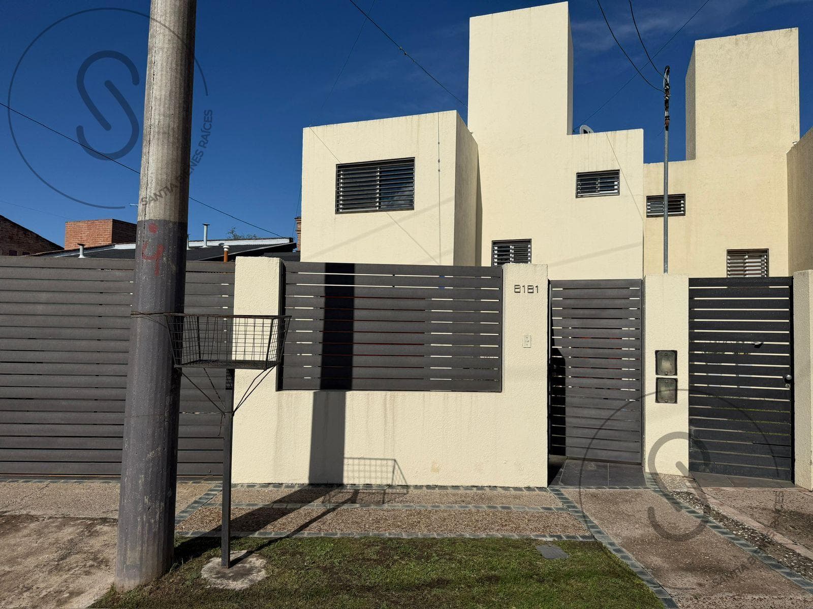 3-Bedroom Duplex House with Patio in Arguello