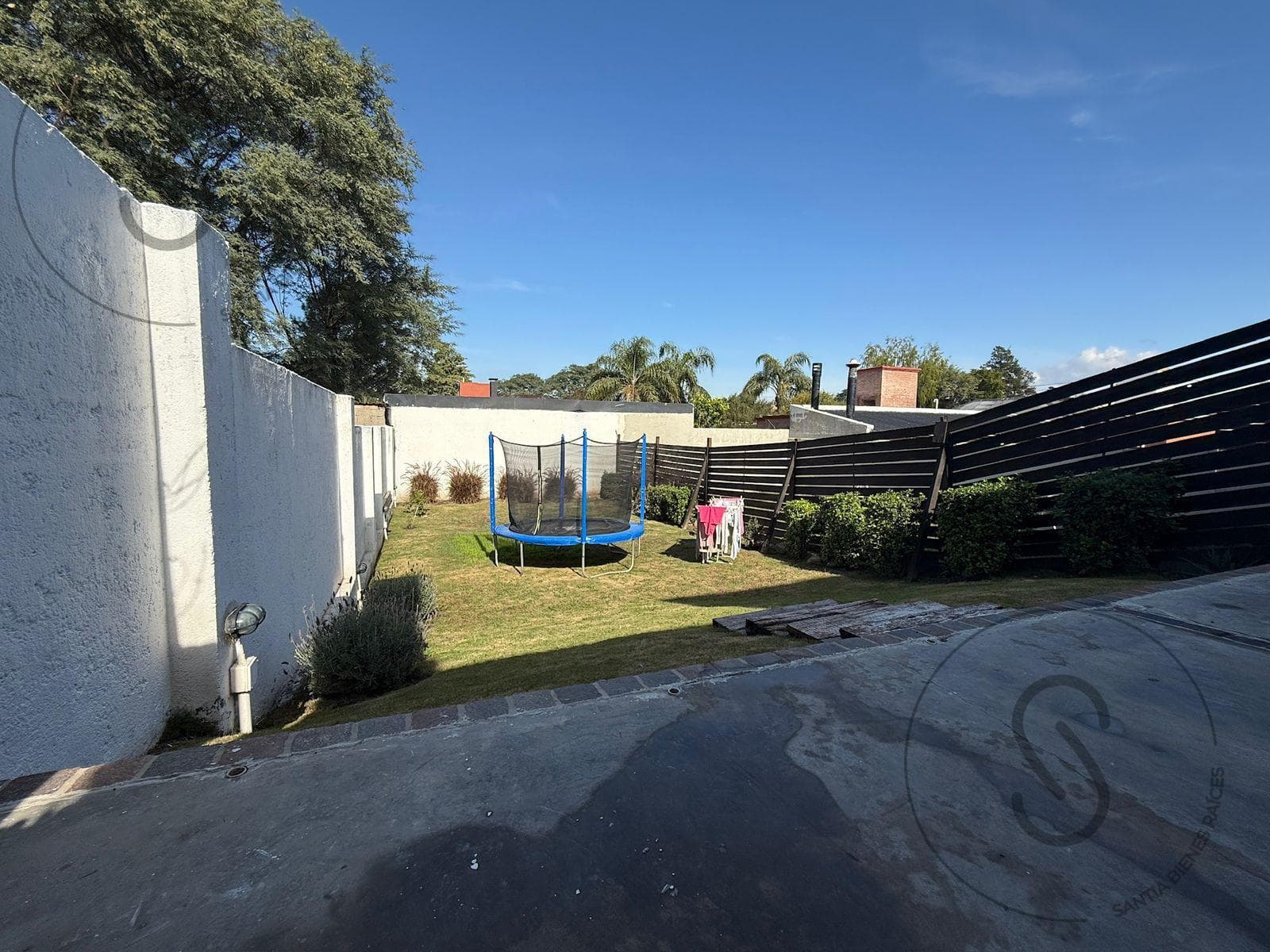 3-Bedroom Duplex House with Patio in Arguello